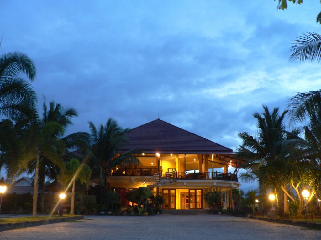 Kampoeng Nelayan Hotel Palu Eksteriør bilde